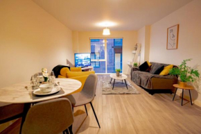 1 Bed Central Apt with Balcony and Free Parking